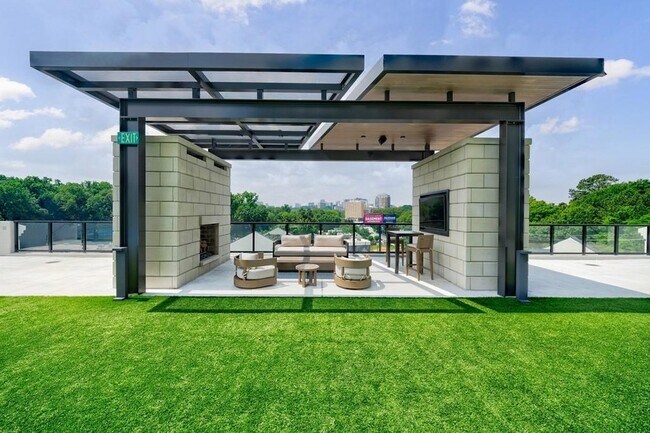 Building Photo - 2425 Peachtree Rd