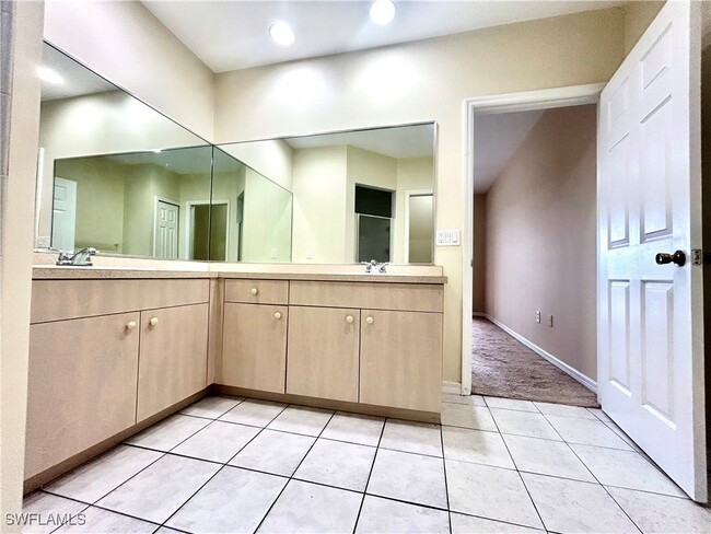 Building Photo - 909 SW 47th Terrace