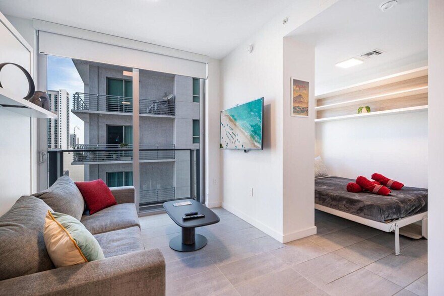 Building Photo - 227 NE 2nd St