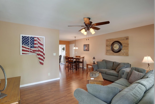 Building Photo - 1712 Stratford Dr