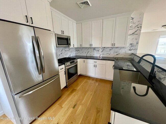 Building Photo - 202 Warren St