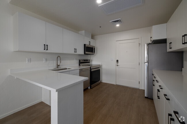 1BR, 1BA - 590SF - Kitchen - Broadmoor Residential