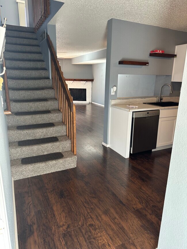 Building Photo - 7504 Banner Ct