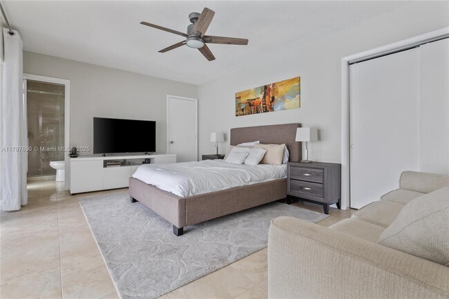 Building Photo - 608 1st Key Dr