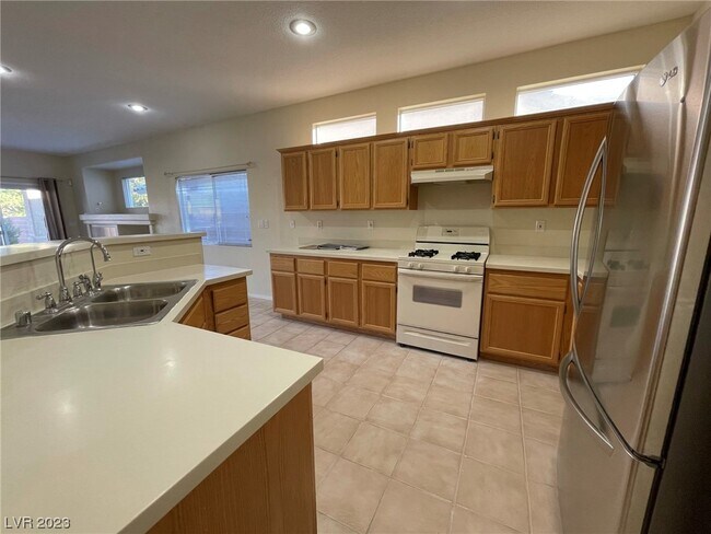 Building Photo - 3216 Stratford Hall Ct