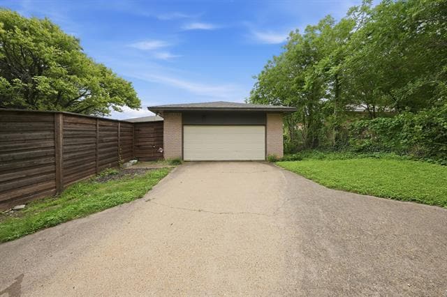 Building Photo - 1007 Golden Trophy Dr