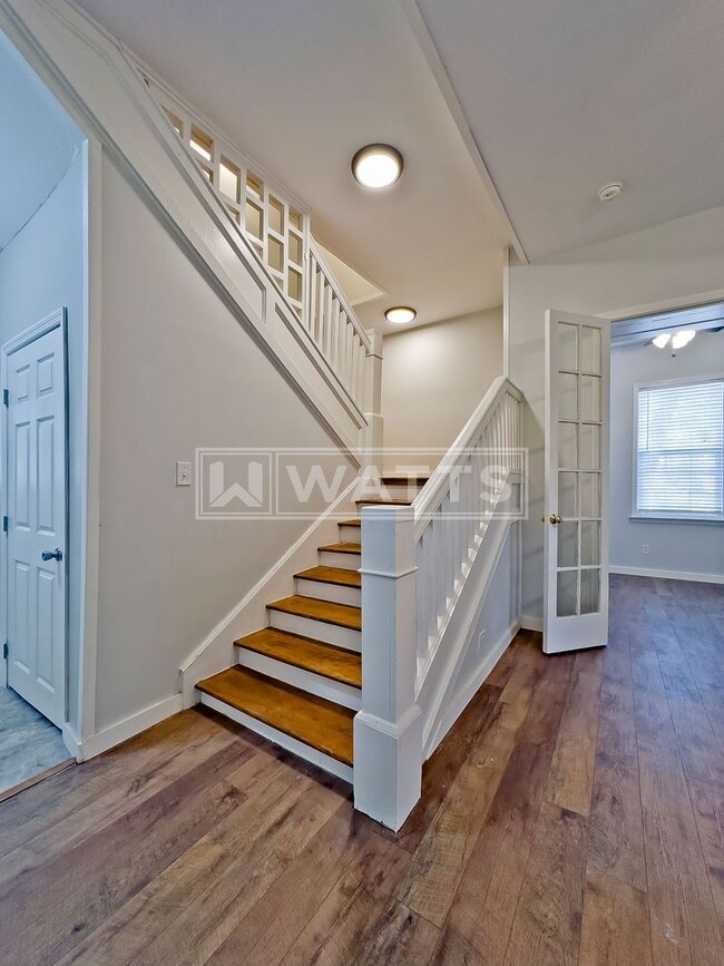 Building Photo - 1022 28th Pl S