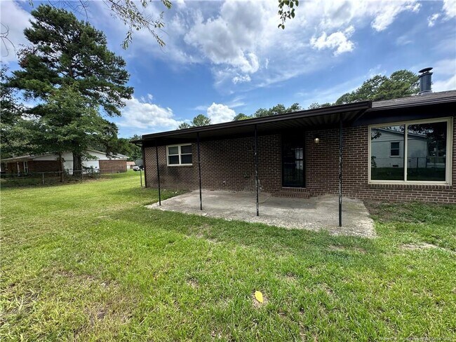 Building Photo - 1601 Blue Springs Rd