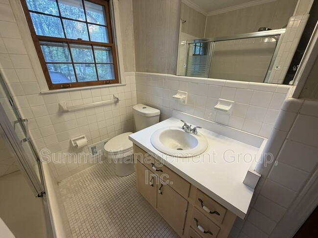 Building Photo - 200 Indian Creek Dr