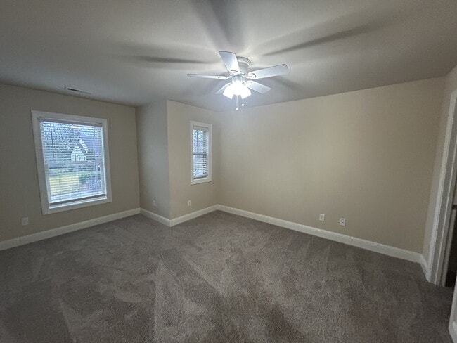 Building Photo - 3-Bedroom 2.5 Bathroom with Walk In Closets and 2-Car Garage For Rent