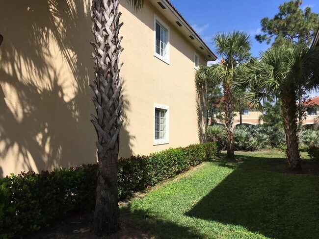 Building Photo - 5051 SE Mariner Garden Cir
