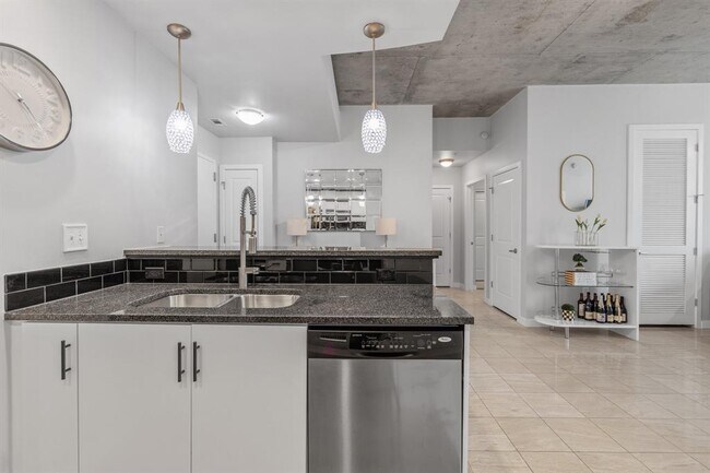 Building Photo - 360 Nueces St