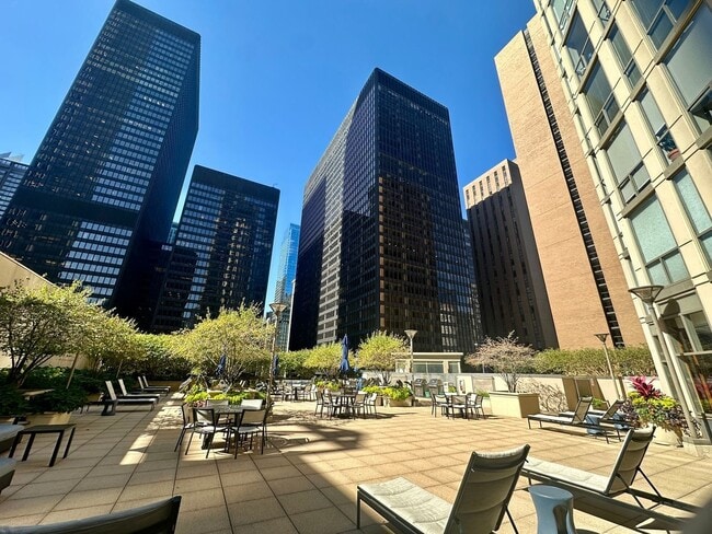 Building Photo - 222 N Columbus Dr