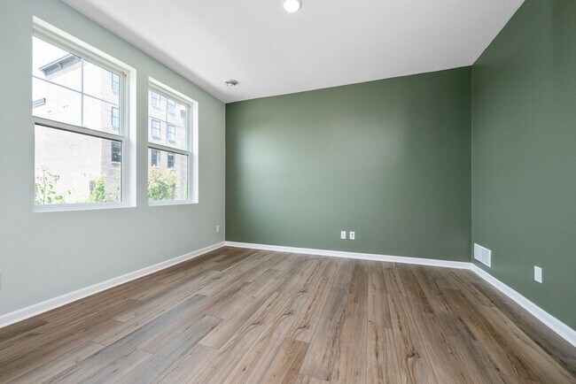 Building Photo - 848 Woodlawn Ave