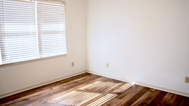 Building Photo - 3304 Chariot Ct