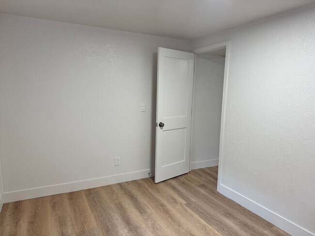 Building Photo - NEWLY REMODELED 3 Bed 2 Bath Home of Linden in Boulder-Available NOW!