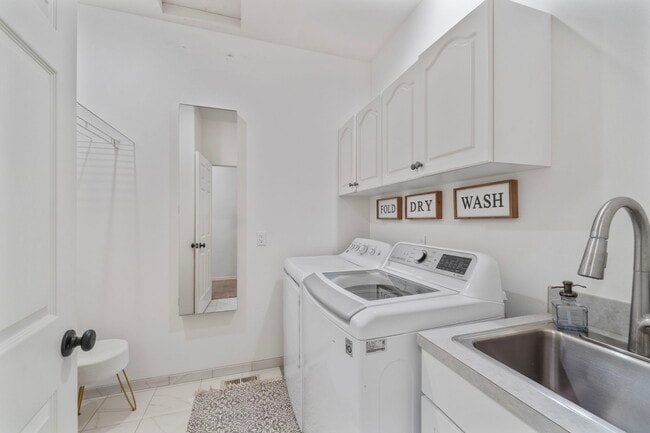 Building Photo - 4949 Rau Ln