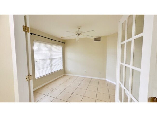 Building Photo - 3 bedroom 2 Bath with Den &amp; Study! Con...