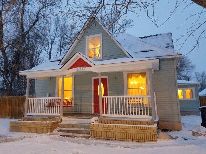 Building Photo - 1317 E 1st St