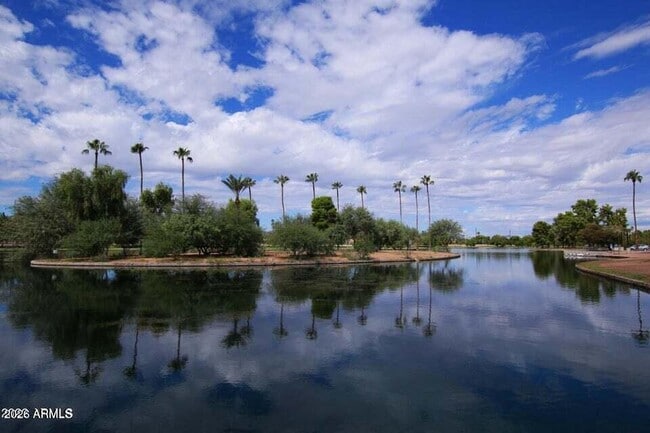 Building Photo - 8335 E Vista Dr