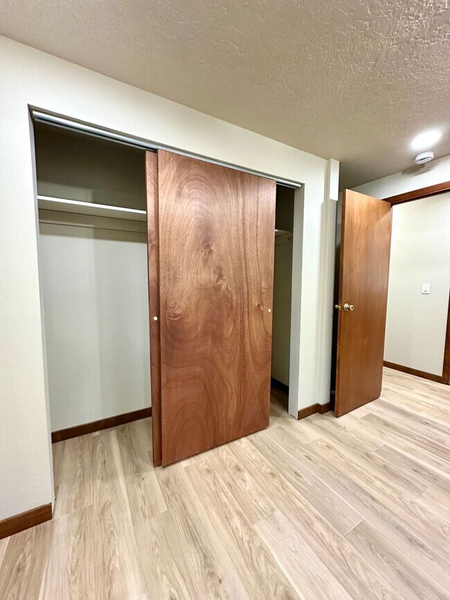 Building Photo - Remodeled 3 Bed Home in Deschutes River Woods with A/C & Large Fenced Yard