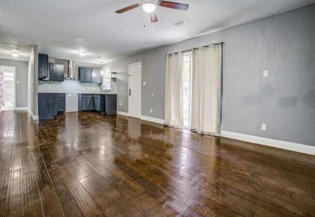 Building Photo - 7027 Coleshire Dr