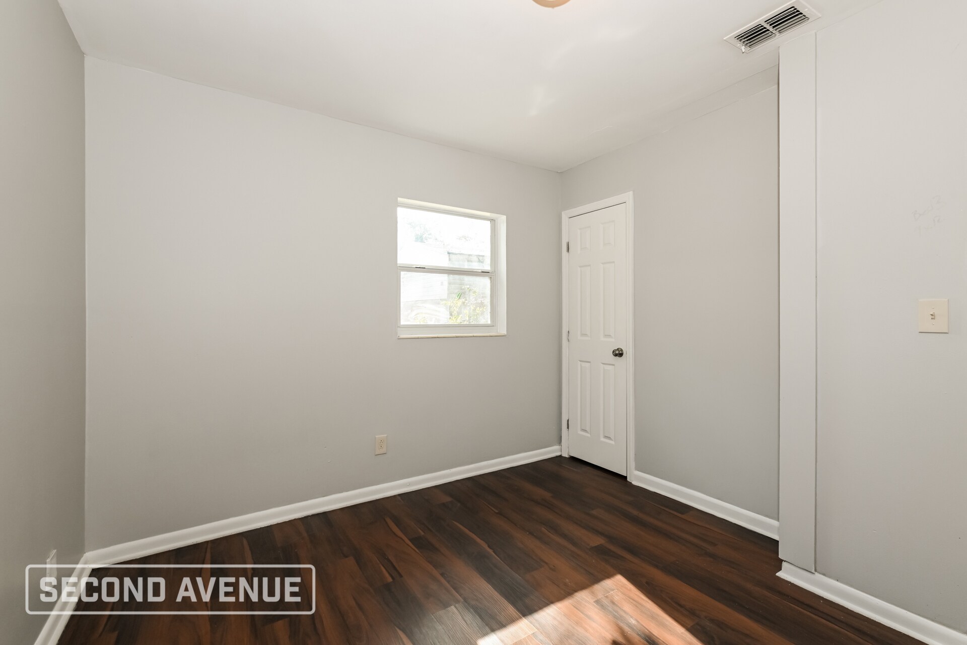 Building Photo - 1964 Leonard Cir S