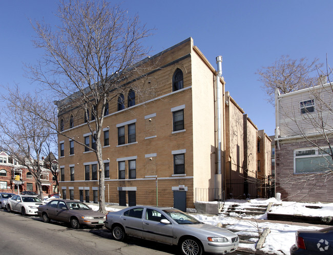 Building Photo - Holly Apartments