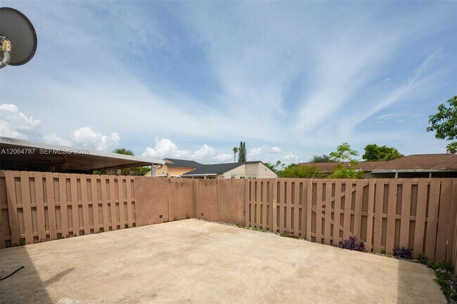 Building Photo - 6707 NW 193rd Ln