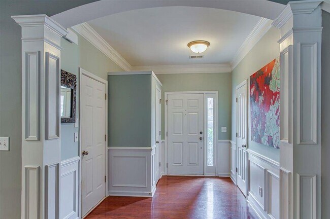 Building Photo - Charming 3 bedroom, 2.5 bath home located in the Lismore Park community.