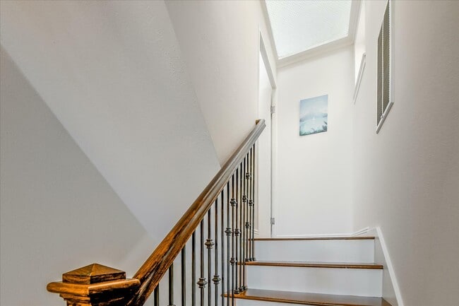 Building Photo - 144 Langton St