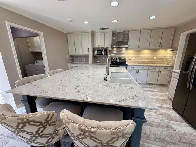 Building Photo - 13750 High Sierra Rd