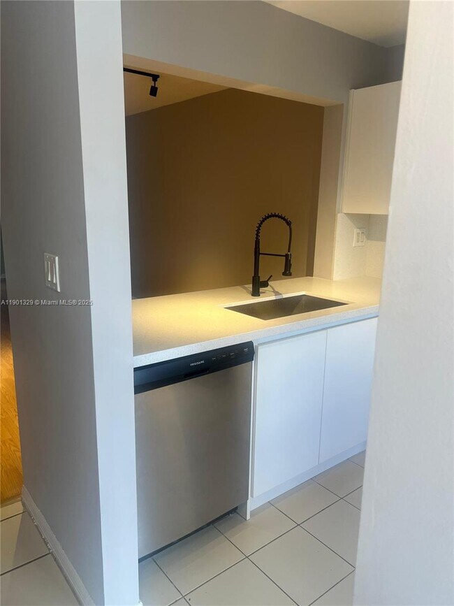 Building Photo - 438 NE 210th Cir Terrace