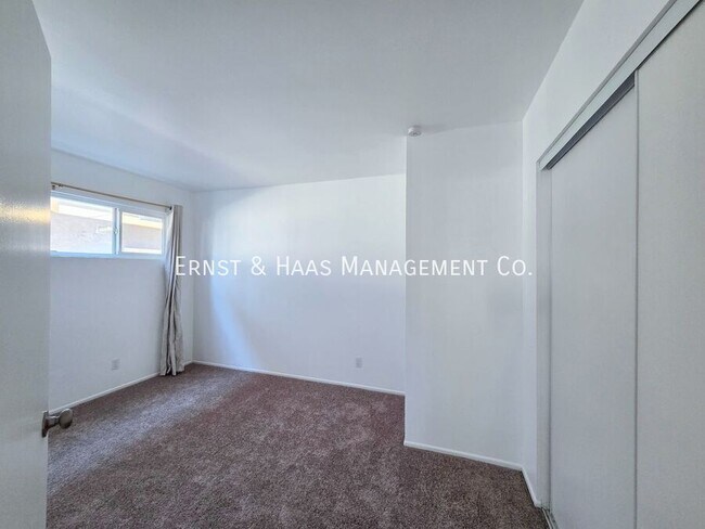 Building Photo - 873 E Turmont St