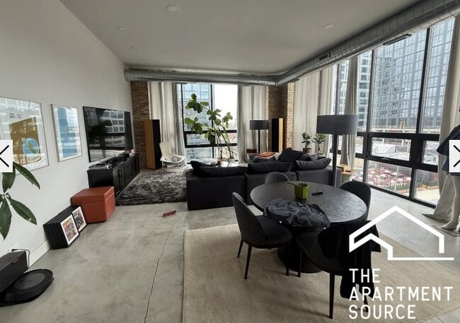 Building Photo - 175 N Ada St