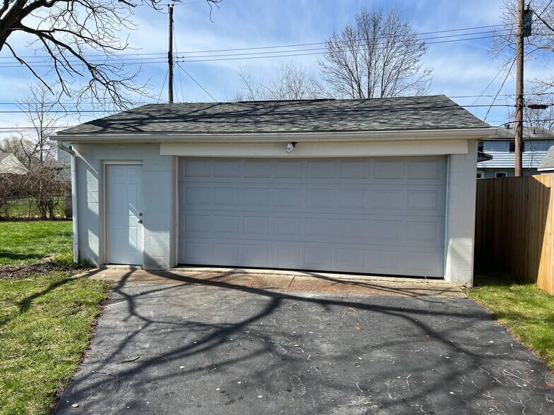 22 x 24 Garage - 4571 Moraine Ave