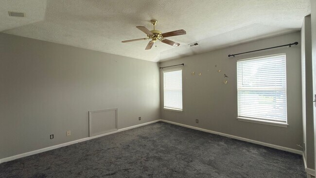 Building Photo - Beautiful, Bright & Move-In Ready Home in Lafayette!