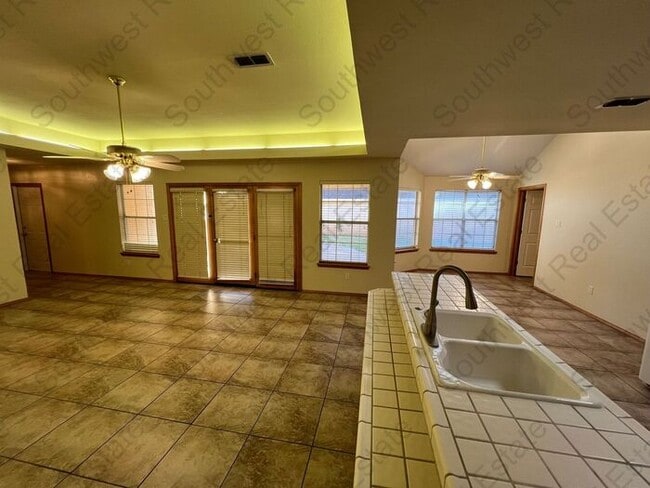 Building Photo - Beautiful 2 Bedroom 2 Bathroom Home- Colonial Park Area