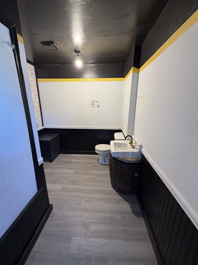 Building Photo - 2105 N Broadway St