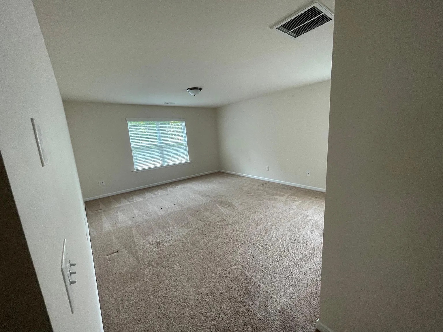 Building Photo - Room in House on Agnew Dr