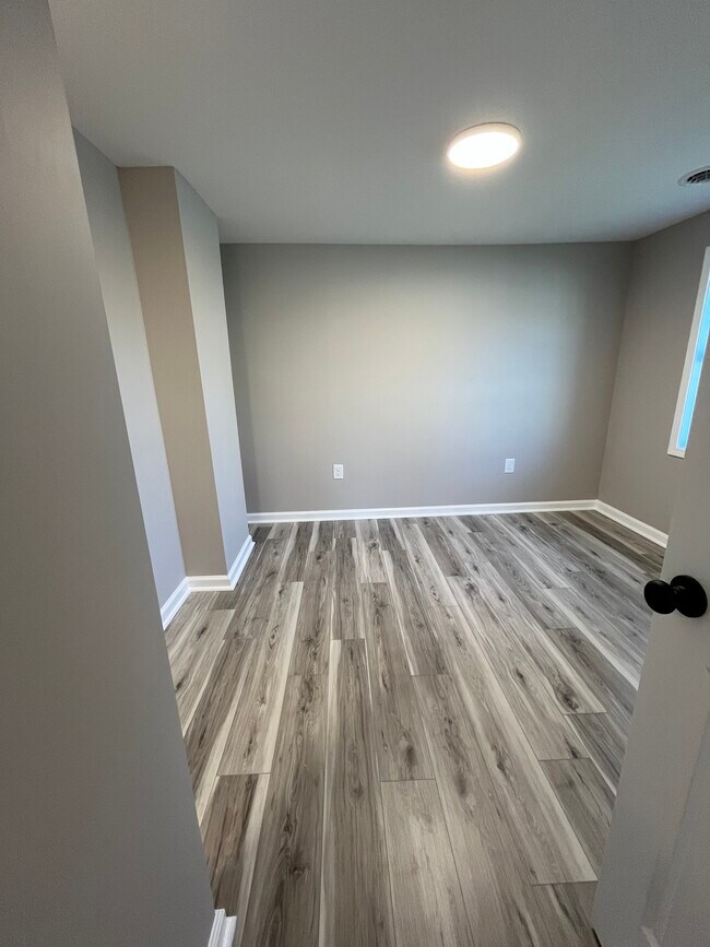 Building Photo - 1534 Saint John St