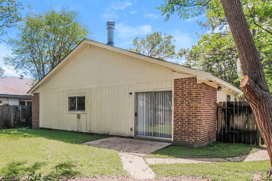 Building Photo - 15230 Loma Paseo Dr