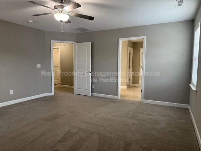 Building Photo - 432 Fallingbrook Dr