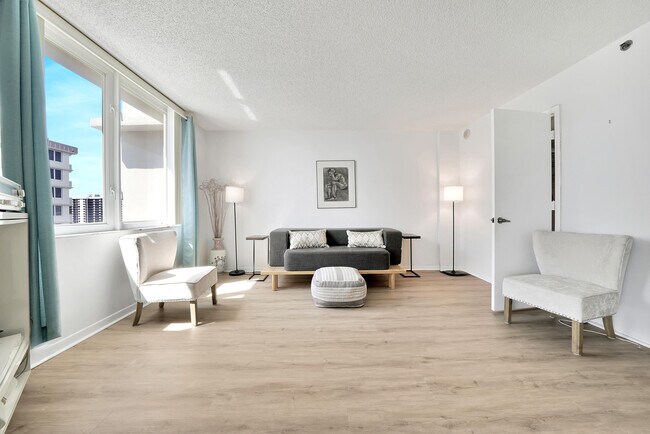 Building Photo - 3215 S Ocean Blvd