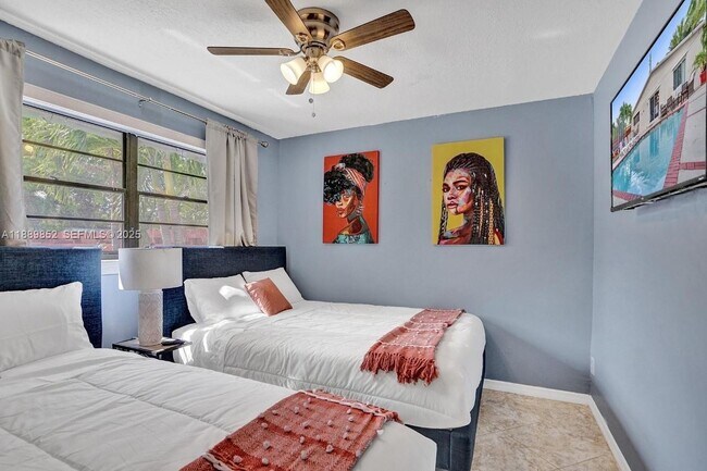 Building Photo - 208 SW 2nd Ave