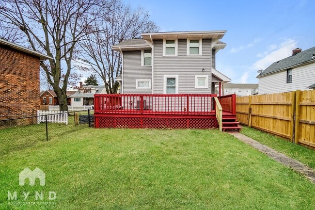 Building Photo - 727 Reinhard Ave