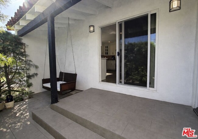 Building Photo - 1123 S Clark Dr