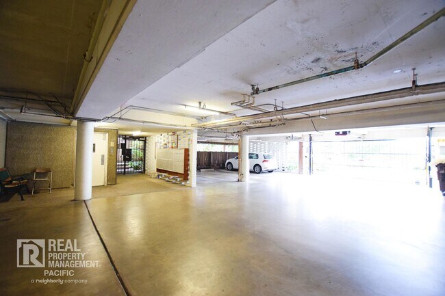 Building Photo - Sunny 2 bedroom in Mark Twain Building