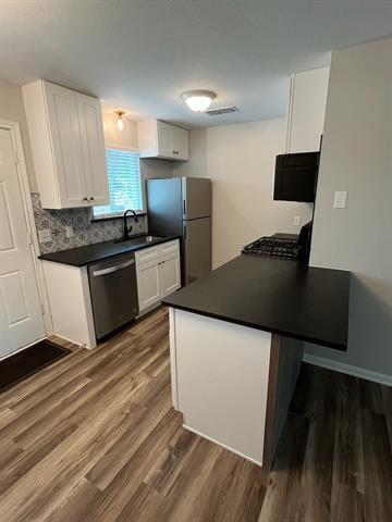 Building Photo - 4814 Lovell Ave