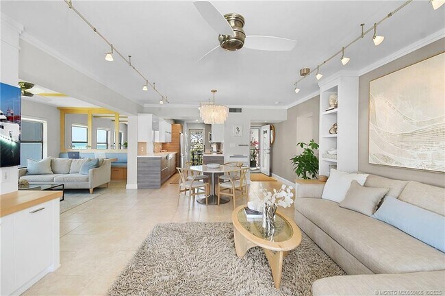 Building Photo - 1289 NE Ocean Blvd